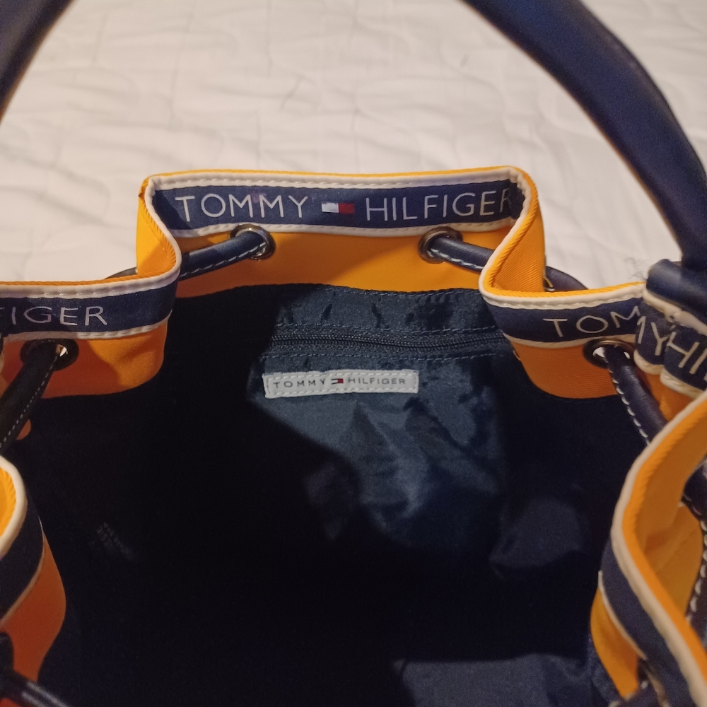 ❤️Tommy HilfigerBucket Tote - Picture 4 of 5